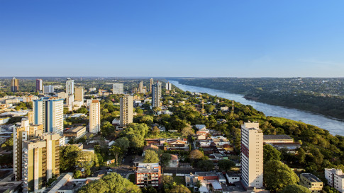 Representantes do Crea-PR entregam estudos de desenvolvimento municipal para candidatos à Prefeitura de Foz do Iguaçu